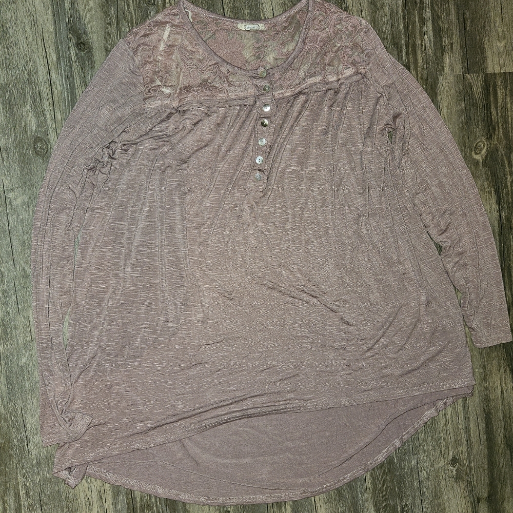 Gimmicks High Low Long Sleeve Top